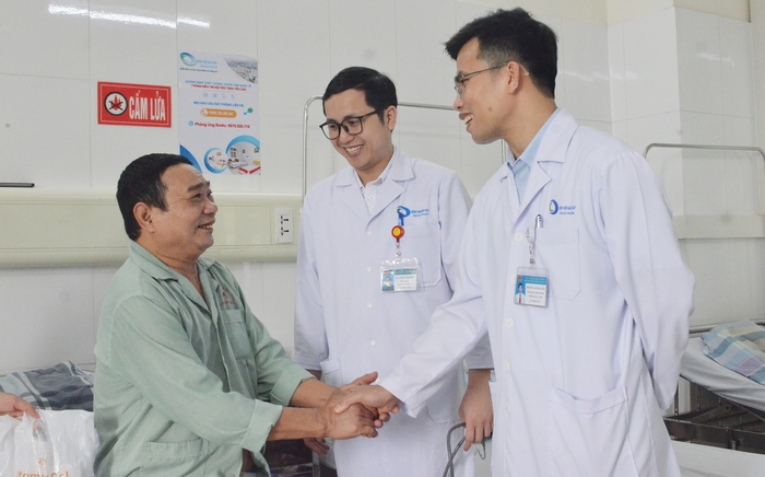 In bảng tên bác sĩ chuyên nghiệp, giá tốt cho cơ sở y tế 14 In bảng tên bác sĩ đồng bộ giúp bệnh nhân nhận biết bác sĩ, y tá khám, điều trị cho mình