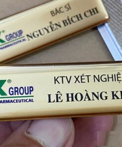 In bảng tên bác sĩ chuyên nghiệp, giá tốt cho cơ sở y tế 8 Mẫu in bảng tên bác sĩ dạng nam châm cài ngực áo