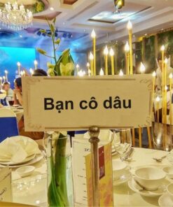 Sử dụng bảng tên bàn tiệc để thể hiện sự chuyên nghiệp khi tổ chức sự kiện