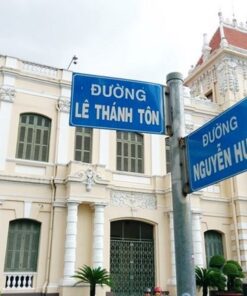 Bảng tên đường là những bảng thông báo chữ lớn, được đặt ở nơi dễ thấy để chỉ dẫn, nhận diện đường