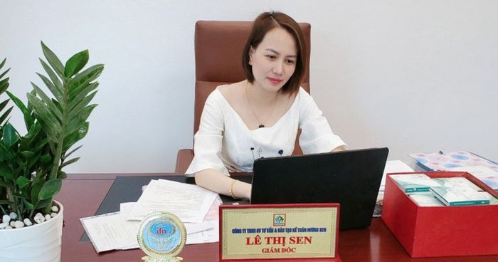 In bảng tên giám đốc - Giải pháp nâng tầm hình ảnh lãnh đạo 15 Bảng tên giám đốc sẽ tăng tính nhận diện thương hiệu, thể hiện sự chuyên nghiệp, đáng tin cậy