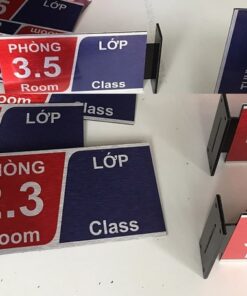 Mẫu thiết kế bảng tên lớp học bằng nhựa Mica