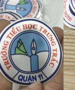 Cần thiết kế - in ấn - sản xuất logo trường tiểu học độc quyền, liên hệ ngay với Quảng Cáo Hoài Việt để nhận tư vấn